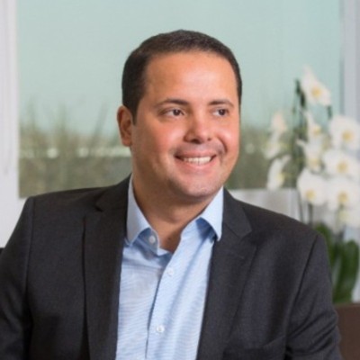 Headshot of Fernando Faustino